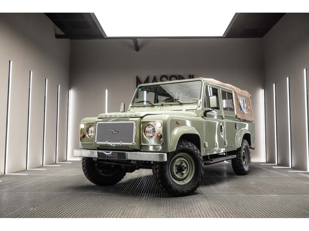 LAND-ROVER Defender 110...
