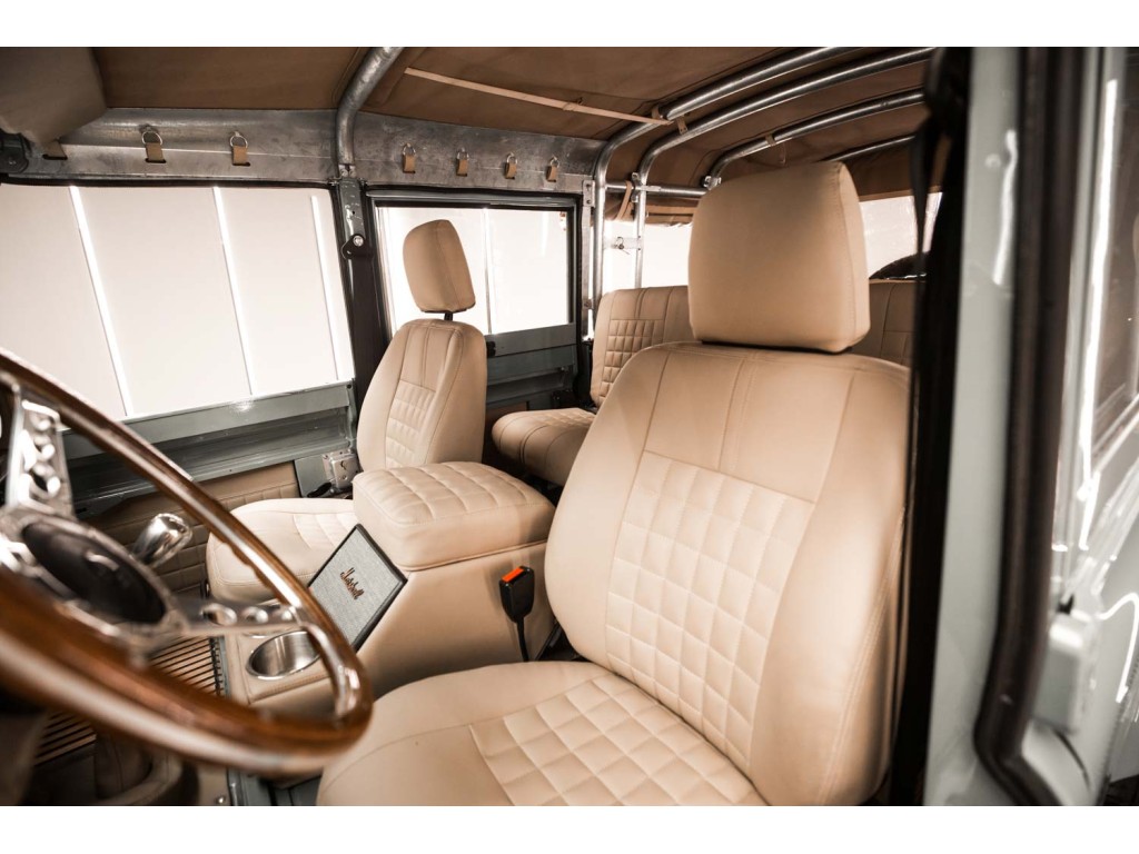 LAND-ROVER Defender 110... 2