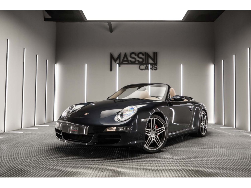 PORSCHE 911 Carrera 4S...