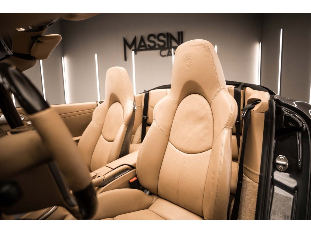 PORSCHE 911 Carrera 4S... 2