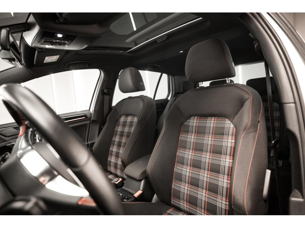 VOLKSWAGEN Golf 2.0 TSI... 2