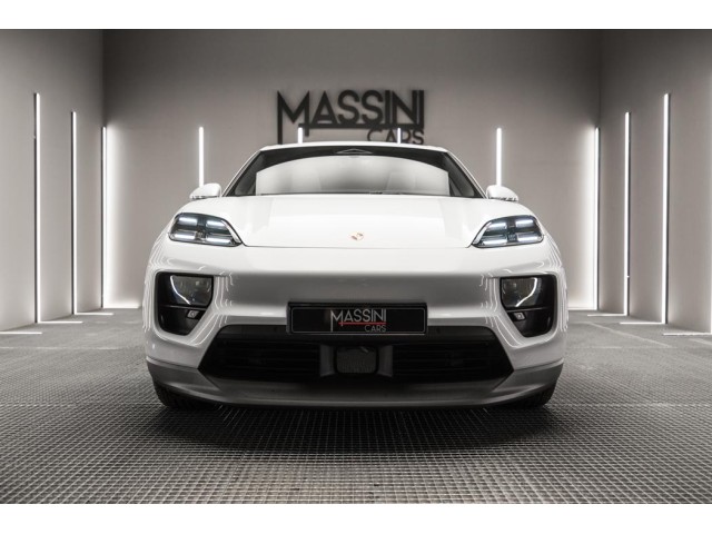 PORSCHE Macan 4