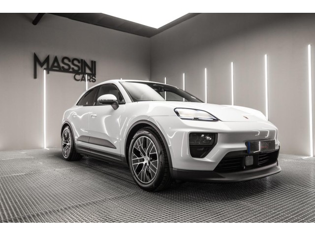 PORSCHE Macan 4