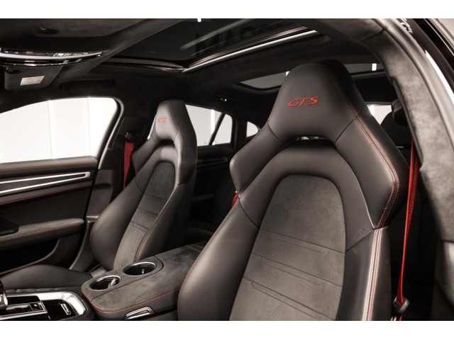 PORSCHE Panamera GTS