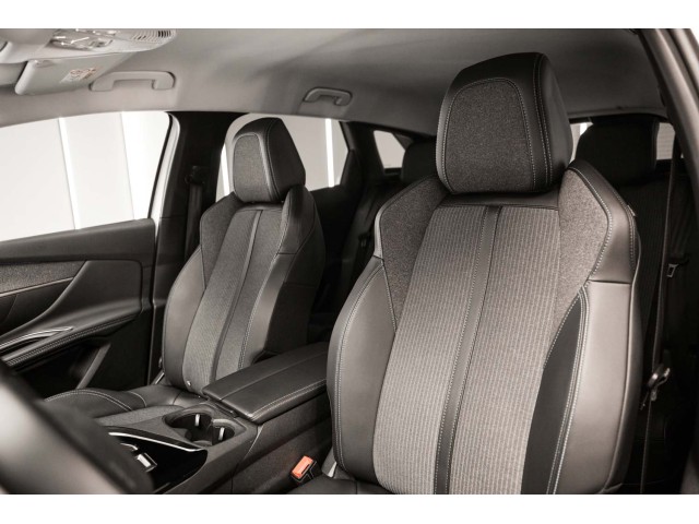 PEUGEOT 3008 Hybrid 225 eEAT8 Allure Pack