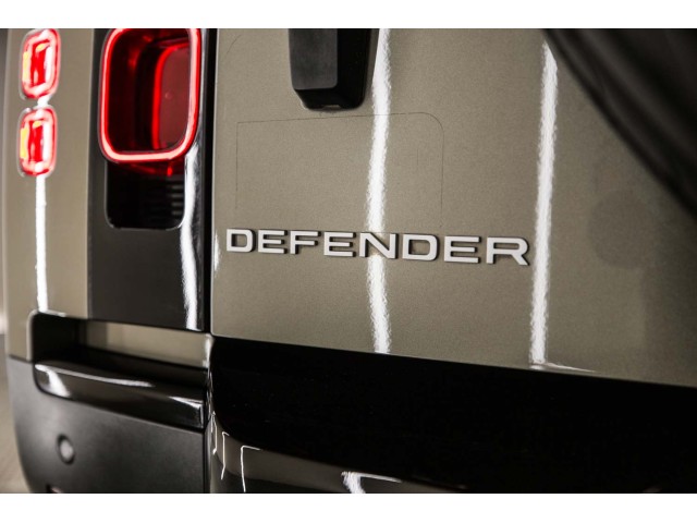 LAND-ROVER Defender 2.0 D200 SD4 SE 110 Auto 4WD