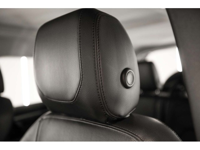 LAND-ROVER Defender 3.0 D200 SE 110 Auto 4WD MHEV