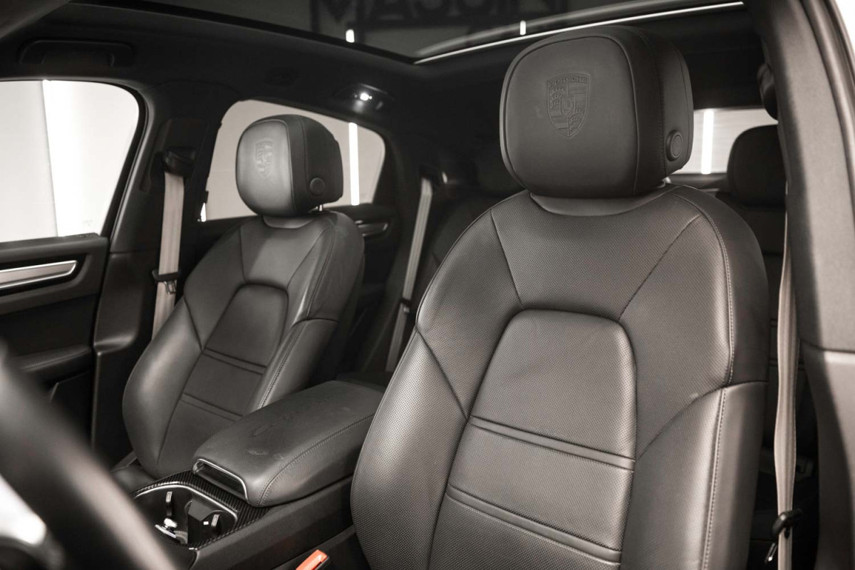 PORSCHE Cayenne Coupe... 2