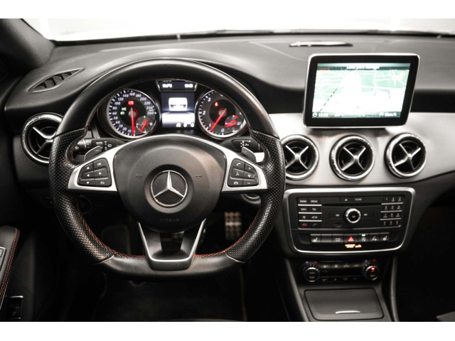 MERCEDES-BENZ Clase CLA CLA 220 d AMG Line Shooting Brake
