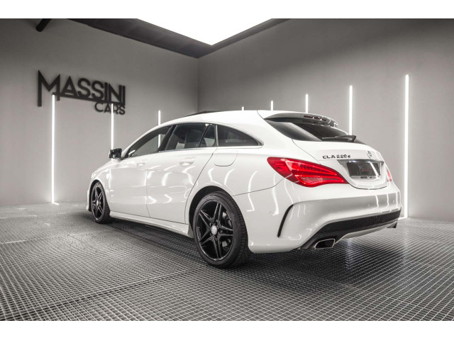 MERCEDES-BENZ Clase CLA CLA 220 d AMG Line Shooting Brake