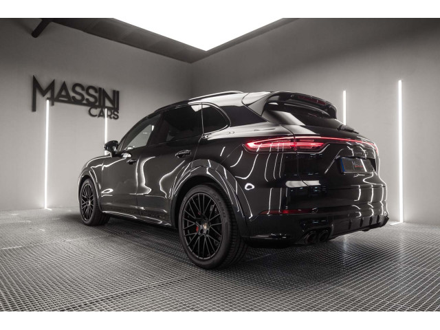 PORSCHE Cayenne GTS
