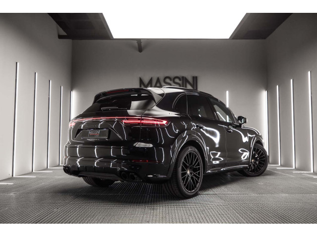 PORSCHE Cayenne GTS