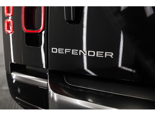 LAND-ROVER Defender 3.0 I6 400 XDynamic SE 130 AT 4WD MHEV