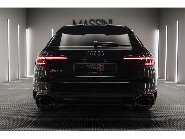 AUDI A4 RS 4 2.9 TFSI 331kW quattro tiptro Avant