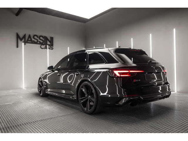 AUDI A4 RS 4 2.9 TFSI 331kW quattro tiptro Avant