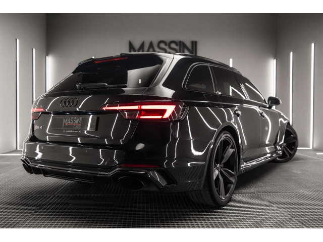 AUDI A4 RS 4 2.9 TFSI 331kW quattro tiptro Avant
