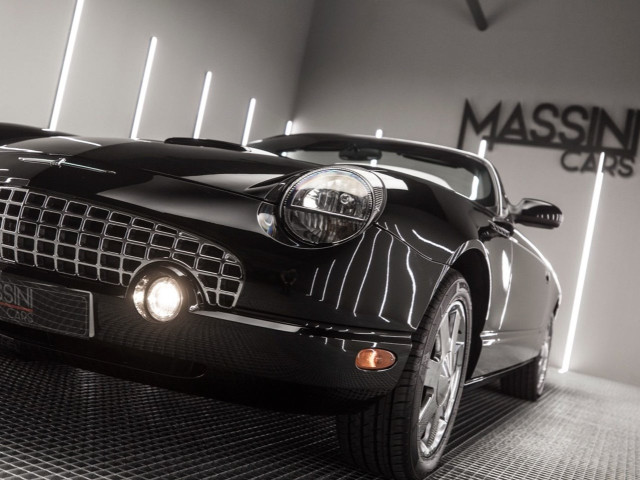 FORD THUNDERBIRD V8