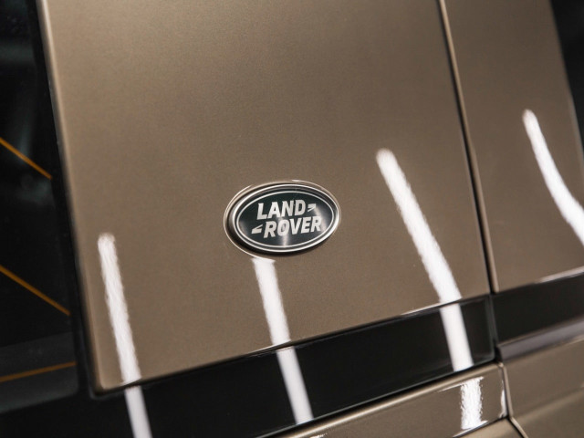 LAND ROVER Defender 3.0 D200 HSE 110 Auto 4WD MHEV