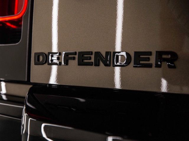 LAND ROVER Defender 3.0 D200 HSE 110 Auto 4WD MHEV