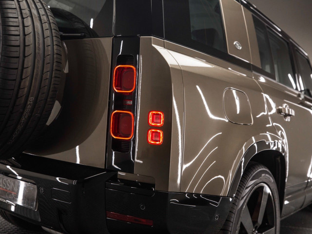 LAND ROVER Defender 3.0 D200 HSE 110 Auto 4WD MHEV