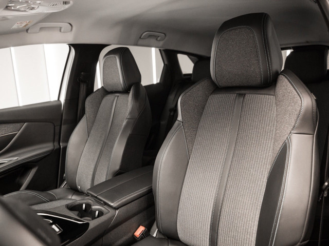 PEUGEOT 3008 Hybrid 225 eEAT8 Allure Pack