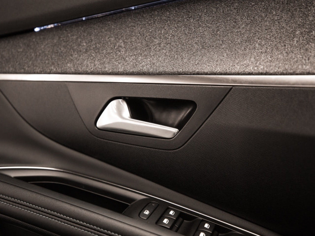 PEUGEOT 3008 Hybrid 225 eEAT8 Allure Pack