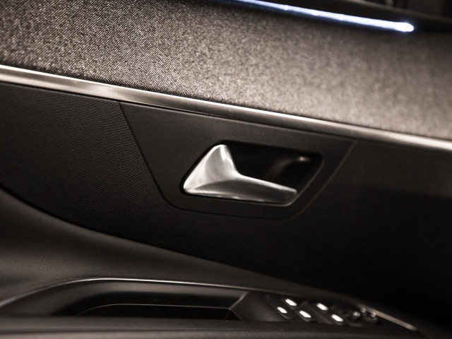 PEUGEOT 3008 Hybrid 225 eEAT8 Allure Pack