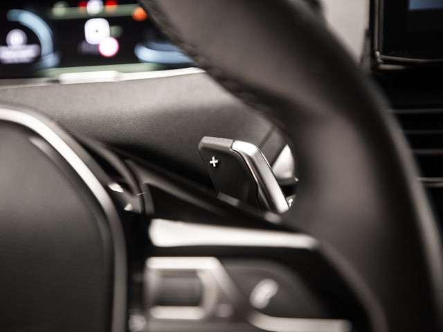 PEUGEOT 3008 Hybrid 225 eEAT8 Allure Pack