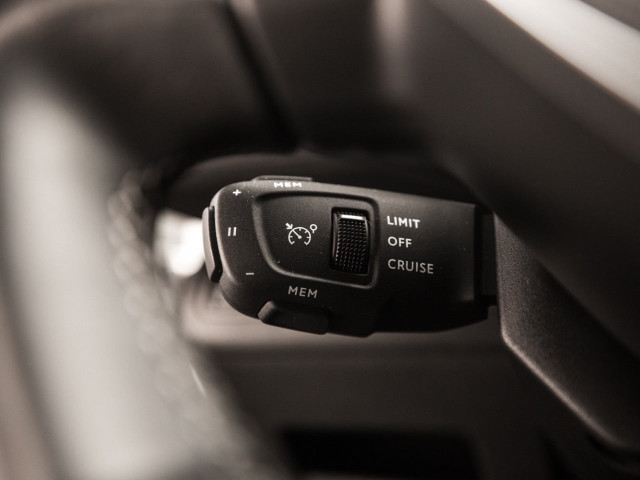 PEUGEOT 3008 Hybrid 225 eEAT8 Allure Pack