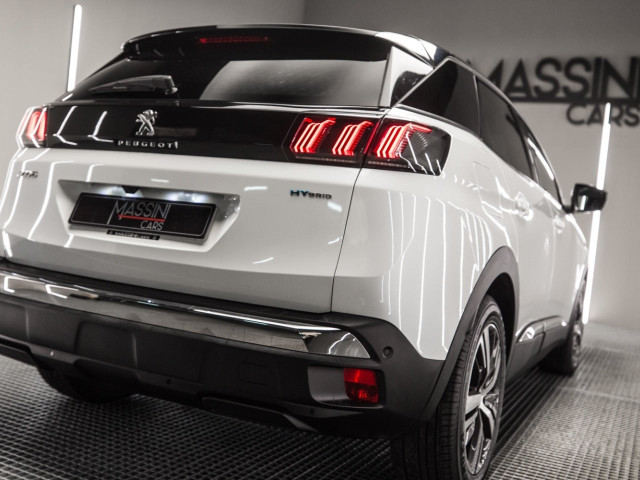 PEUGEOT 3008 Hybrid 225 eEAT8 Allure Pack