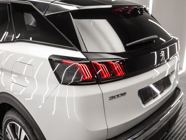 PEUGEOT 3008 Hybrid 225 eEAT8 Allure Pack