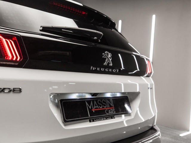 PEUGEOT 3008 Hybrid 225 eEAT8 Allure Pack