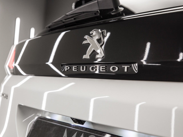 PEUGEOT 3008 Hybrid 225 eEAT8 Allure Pack