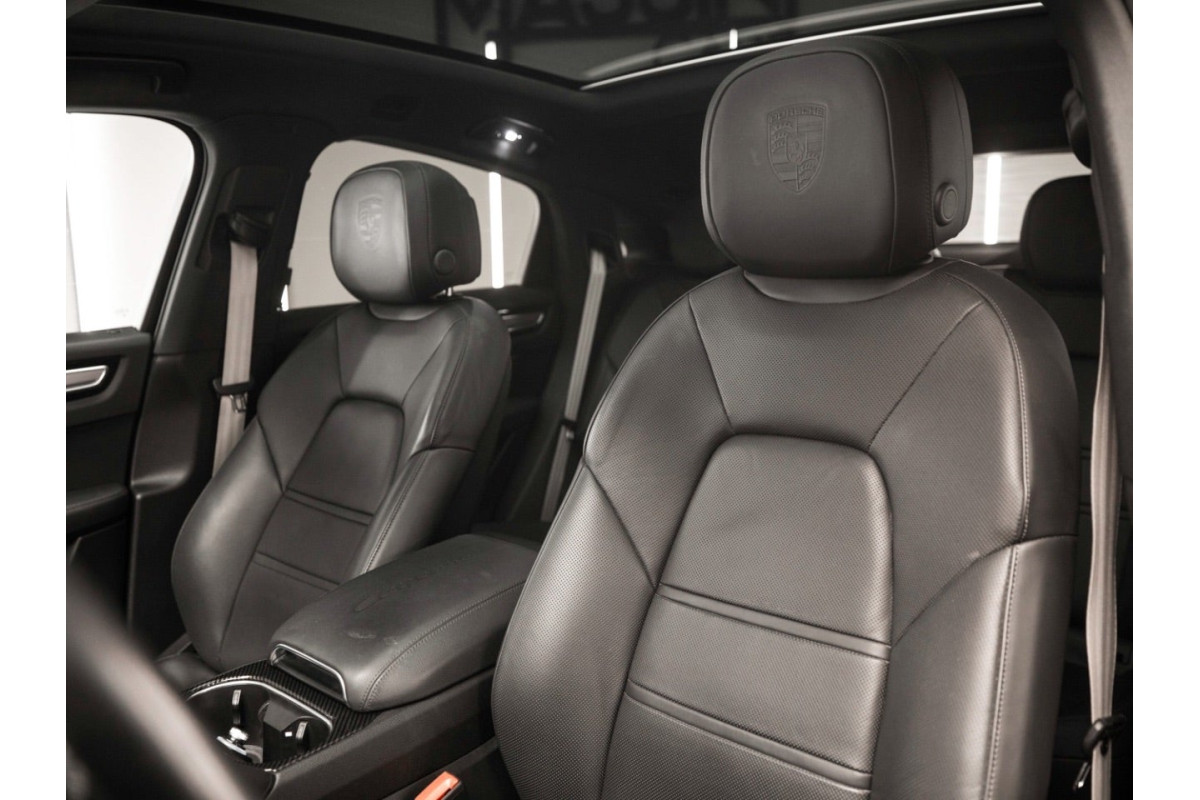 PORSCHE Cayenne Coupe... 2