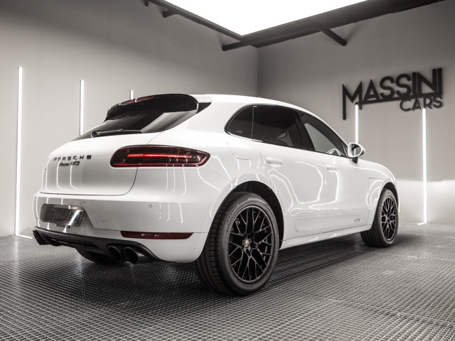 PORSCHE Macan GTS