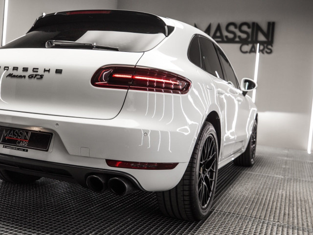 PORSCHE Macan GTS