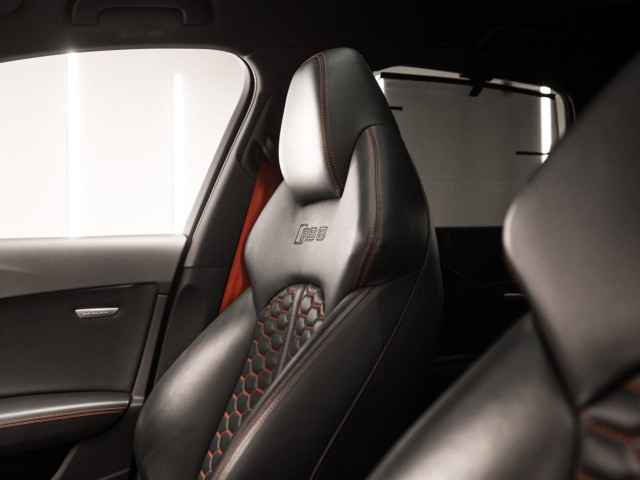 AUDI A6 RS 6 4.0 TFSI quattro tiptronic Avant