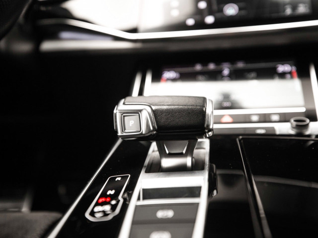 AUDI Q8 45 TDI 170kW Black Line Plus quattro tip