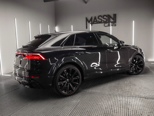 AUDI Q8 45 TDI 170kW Black Line Plus quattro tip