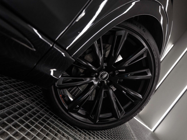 AUDI Q8 45 TDI 170kW Black Line Plus quattro tip
