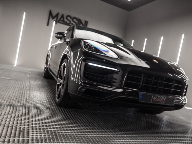 PORSCHE Cayenne Coupe Platinum Edition