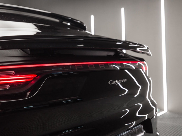 PORSCHE Cayenne Coupe Platinum Edition