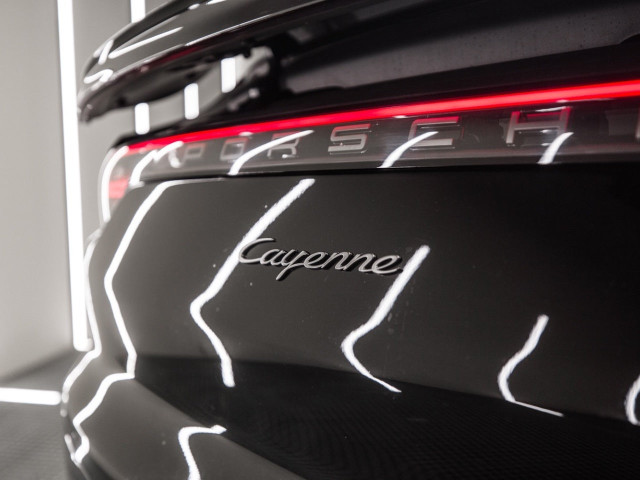 PORSCHE Cayenne Coupe Platinum Edition