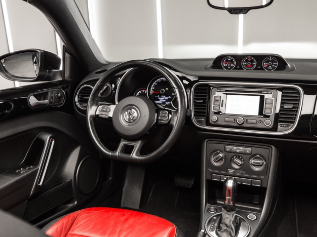 VOLKSWAGEN Beetle Cabrio 1.4 TSI 160cv DSG Design