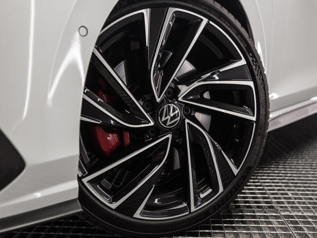 VOLKSWAGEN Golf GTI 2.0 TSI 180kW 245CV DSG
