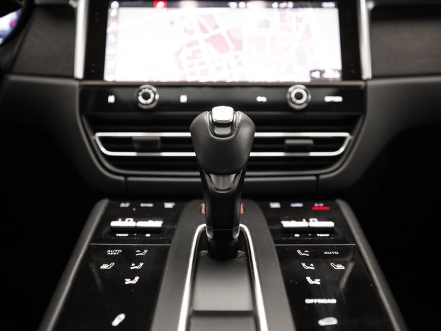 PORSCHE Macan GTS