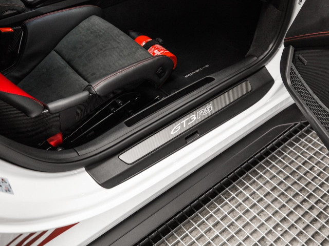 PORSCHE 911 GT3 RS