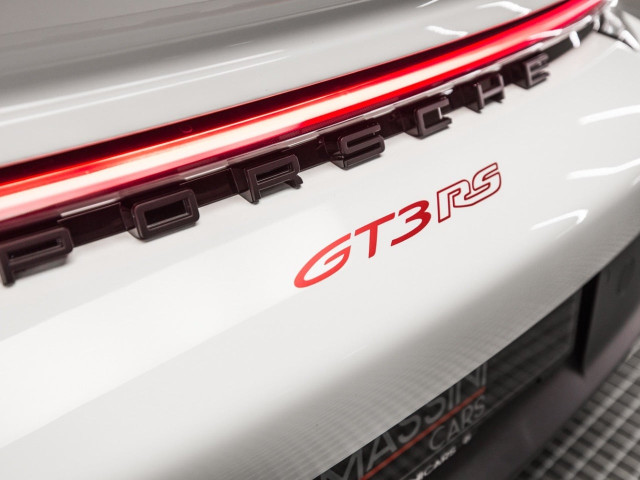 PORSCHE 911 GT3 RS