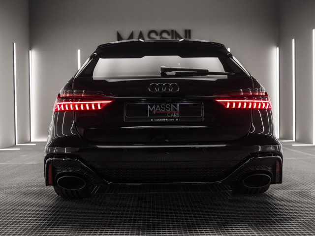 AUDI A6 RS 6 Avant TFSI quattro