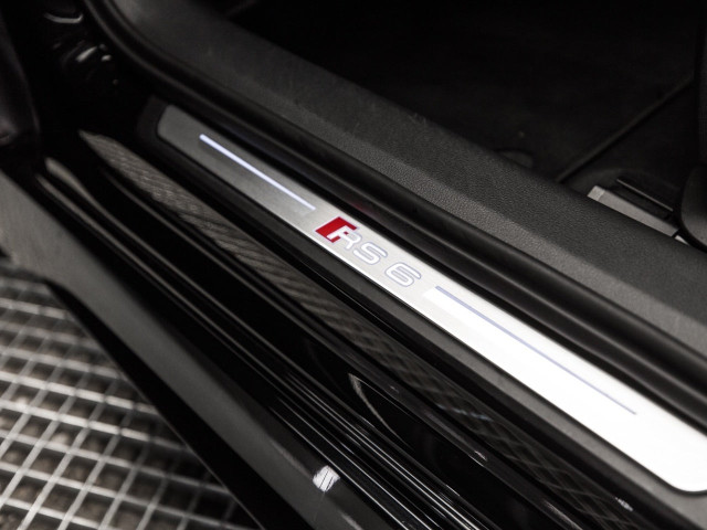 AUDI A6 RS 6 Avant TFSI quattro